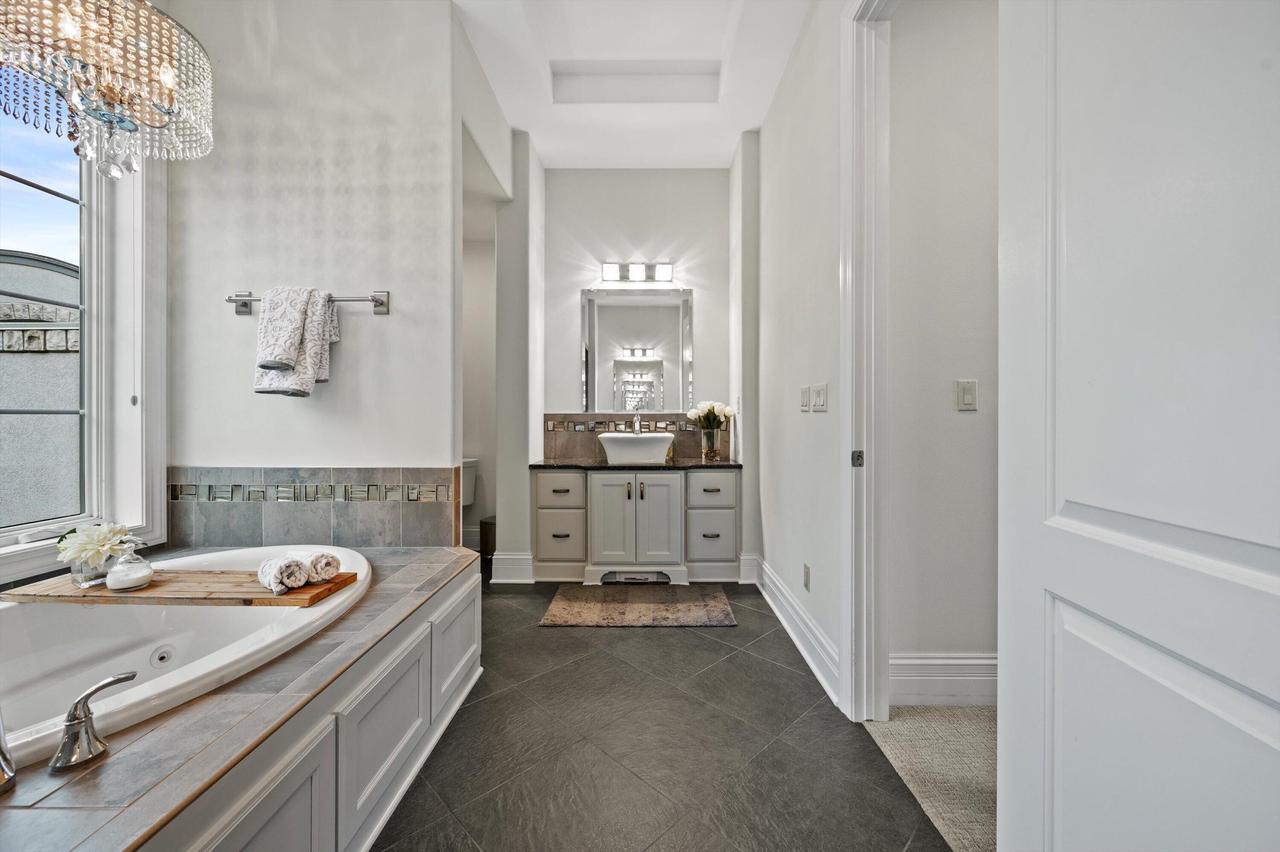 W356N5136 Lakeshore DRIVE
