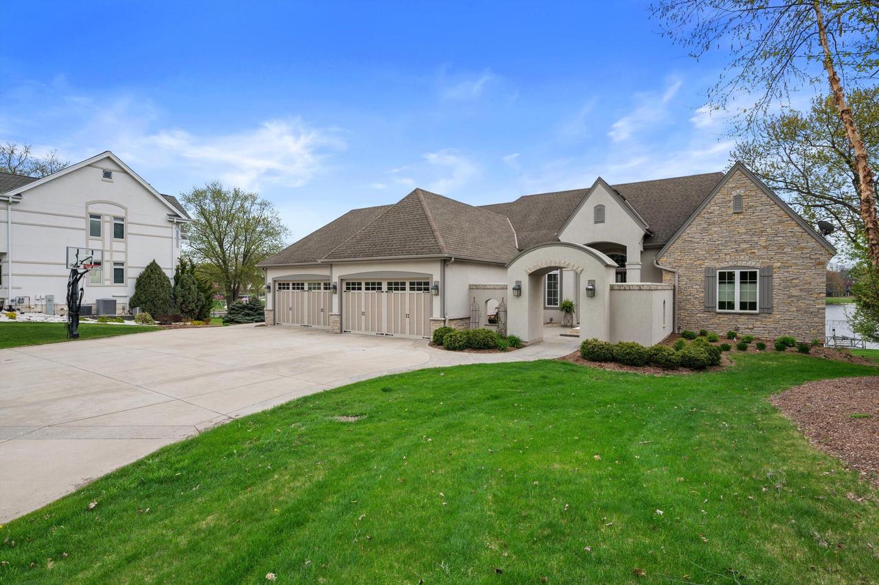 W356N5136 Lakeshore DRIVE