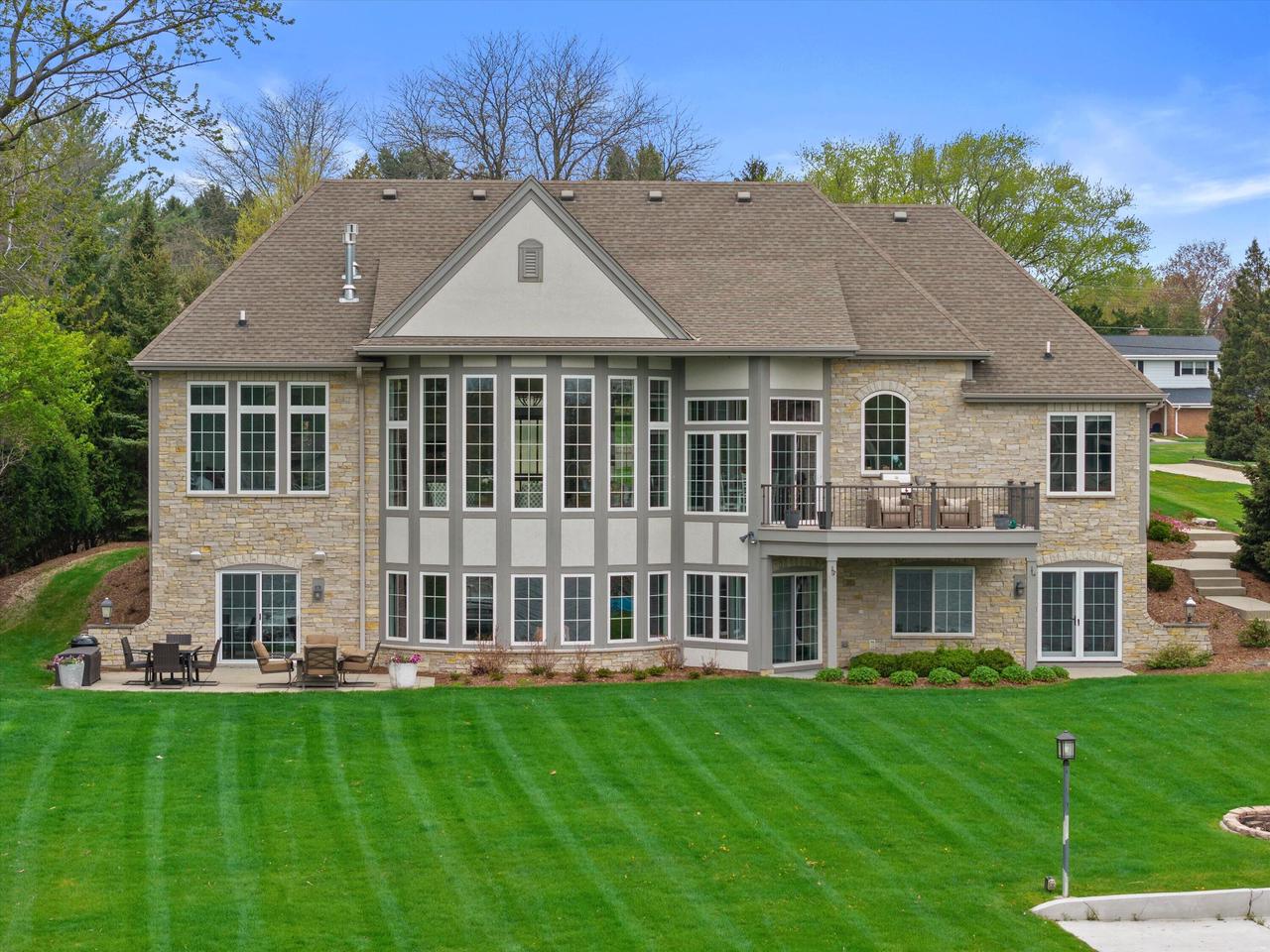 W356N5136 Lakeshore DRIVE