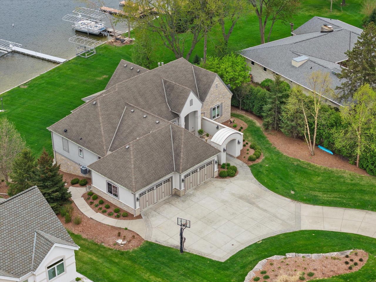 W356N5136 Lakeshore DRIVE