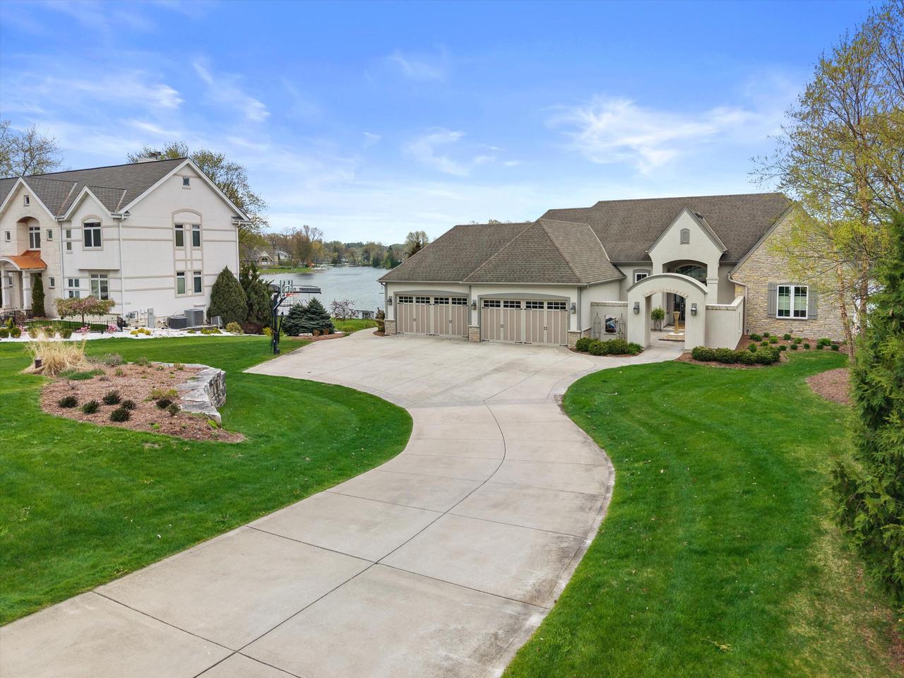 W356N5136 Lakeshore DRIVE