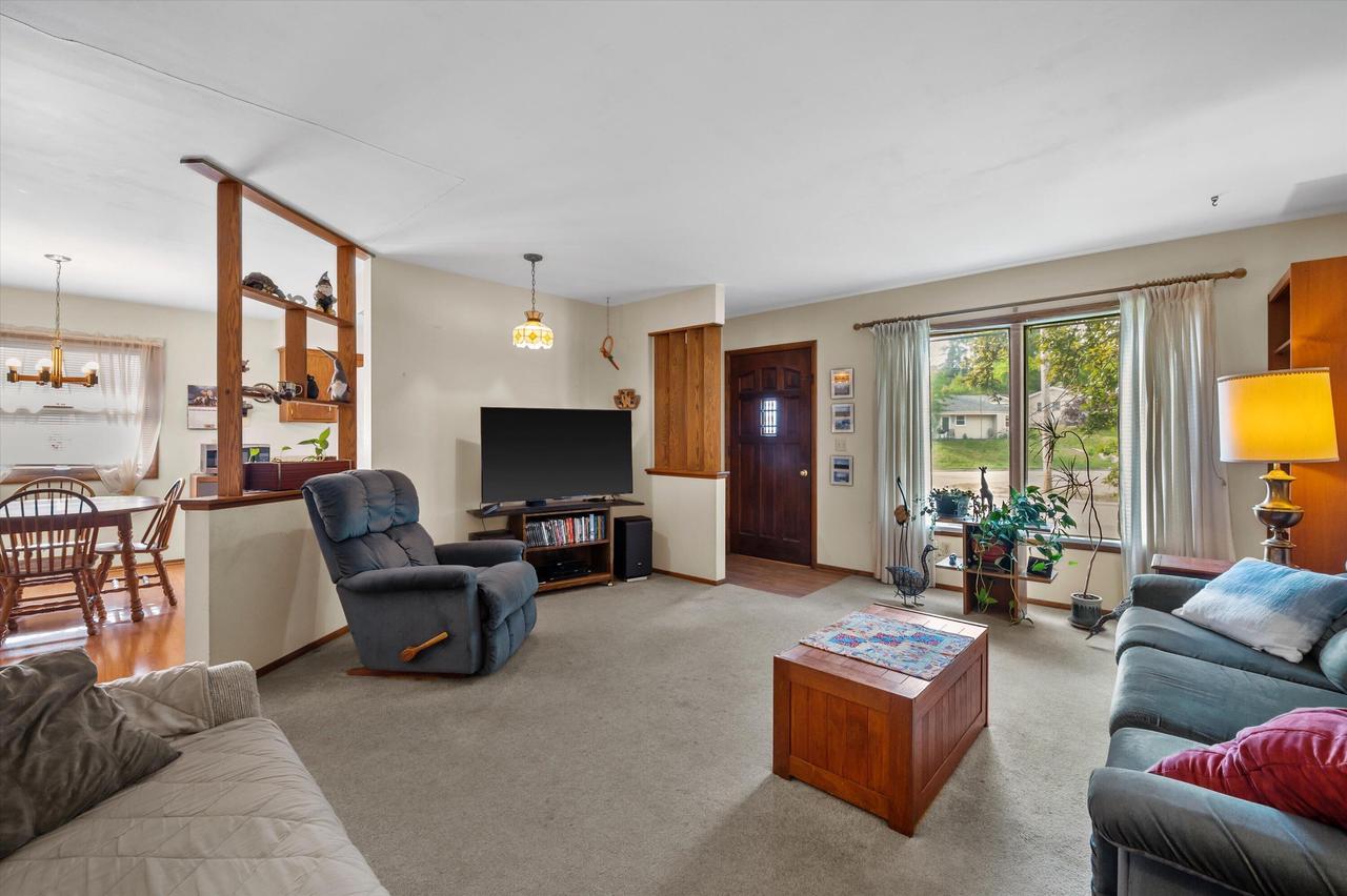 1215 Oscar STREET