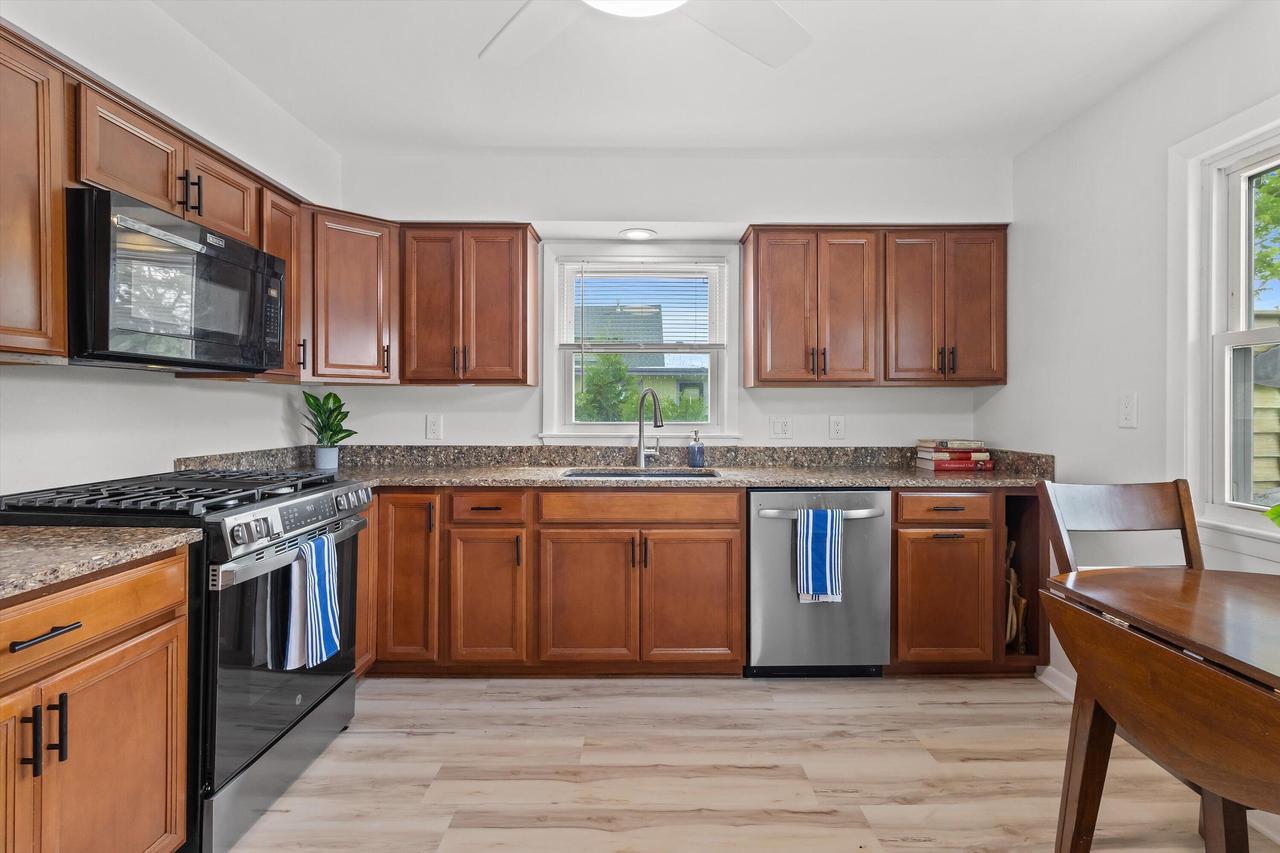 1542 3rd STREET
