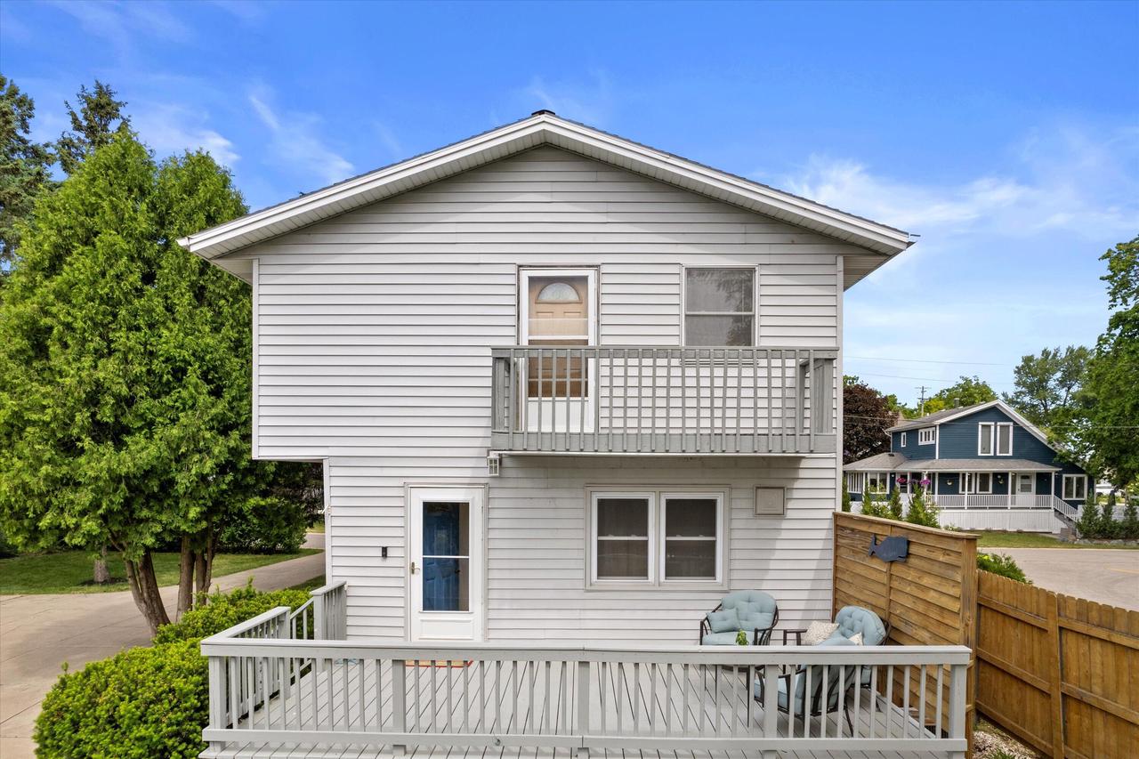 1542 3rd STREET