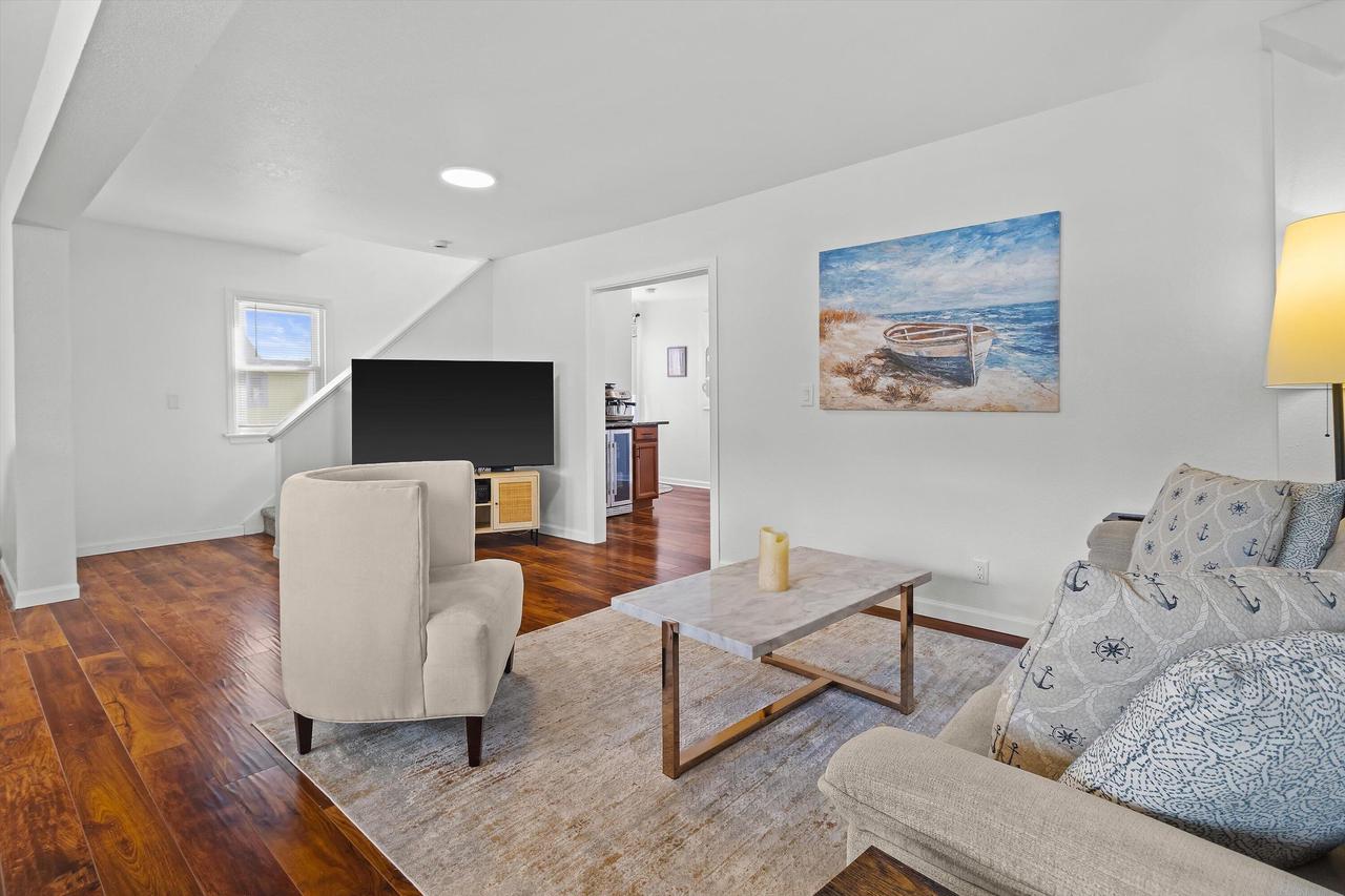 1542 3rd STREET