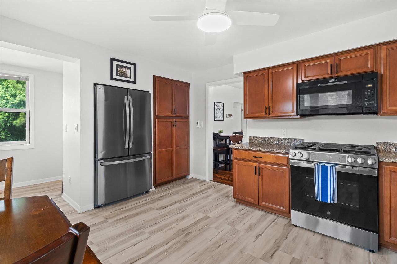 1542 3rd STREET