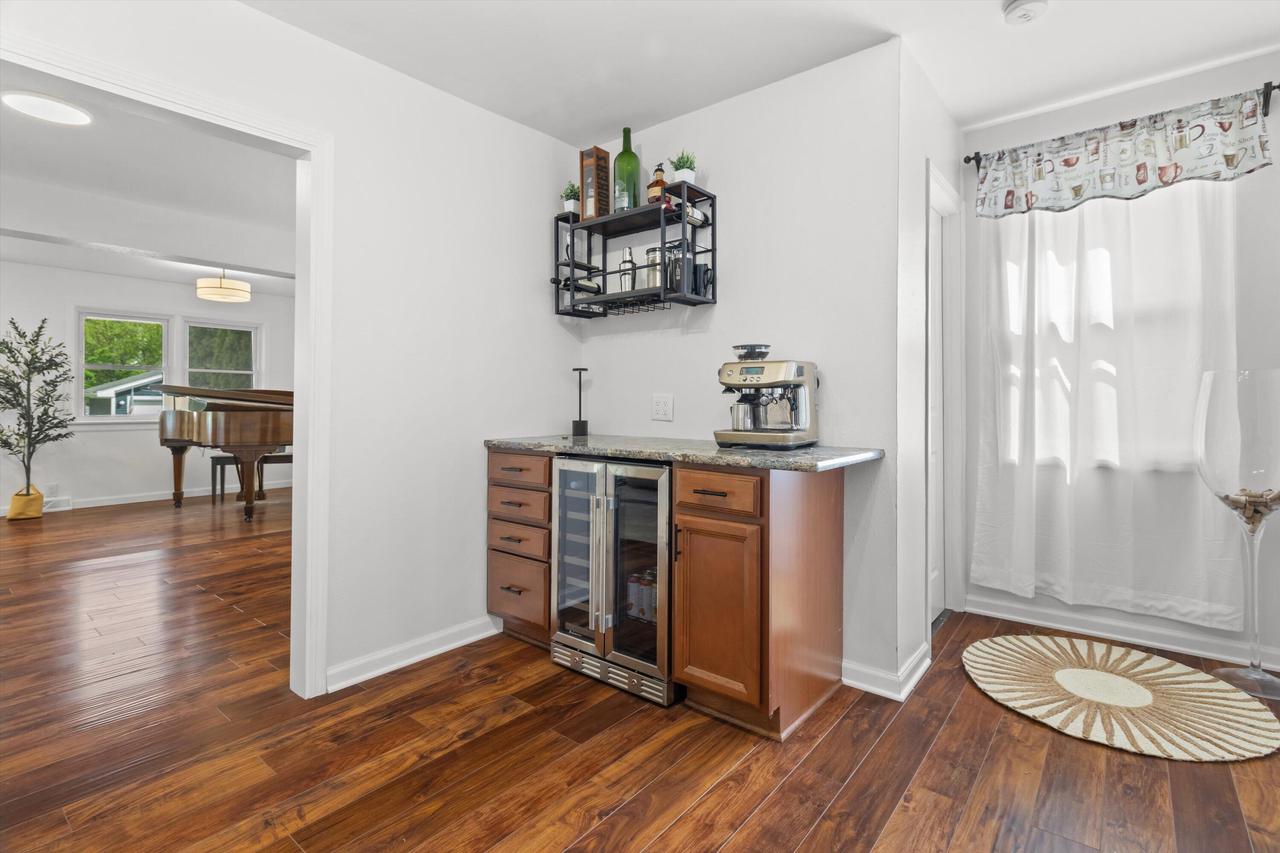 1542 3rd STREET