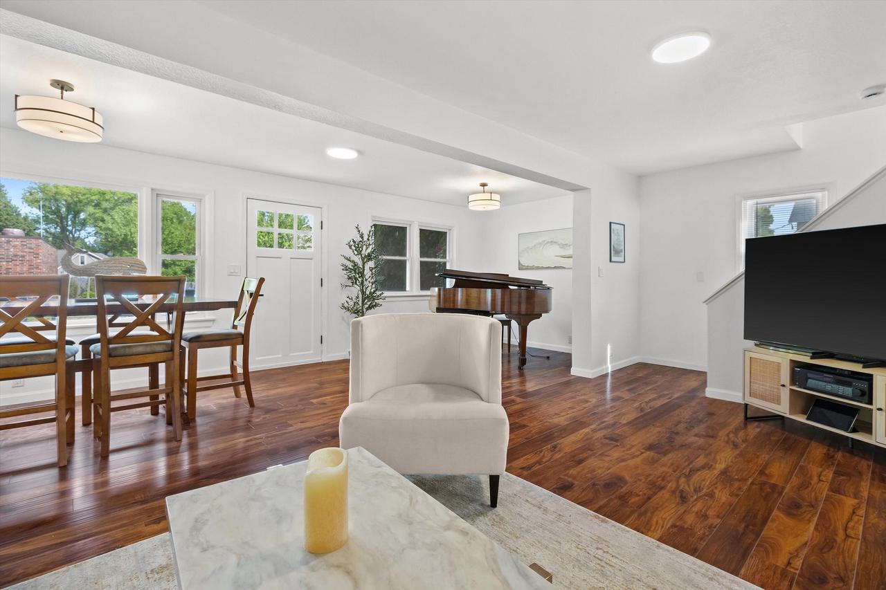 1542 3rd STREET