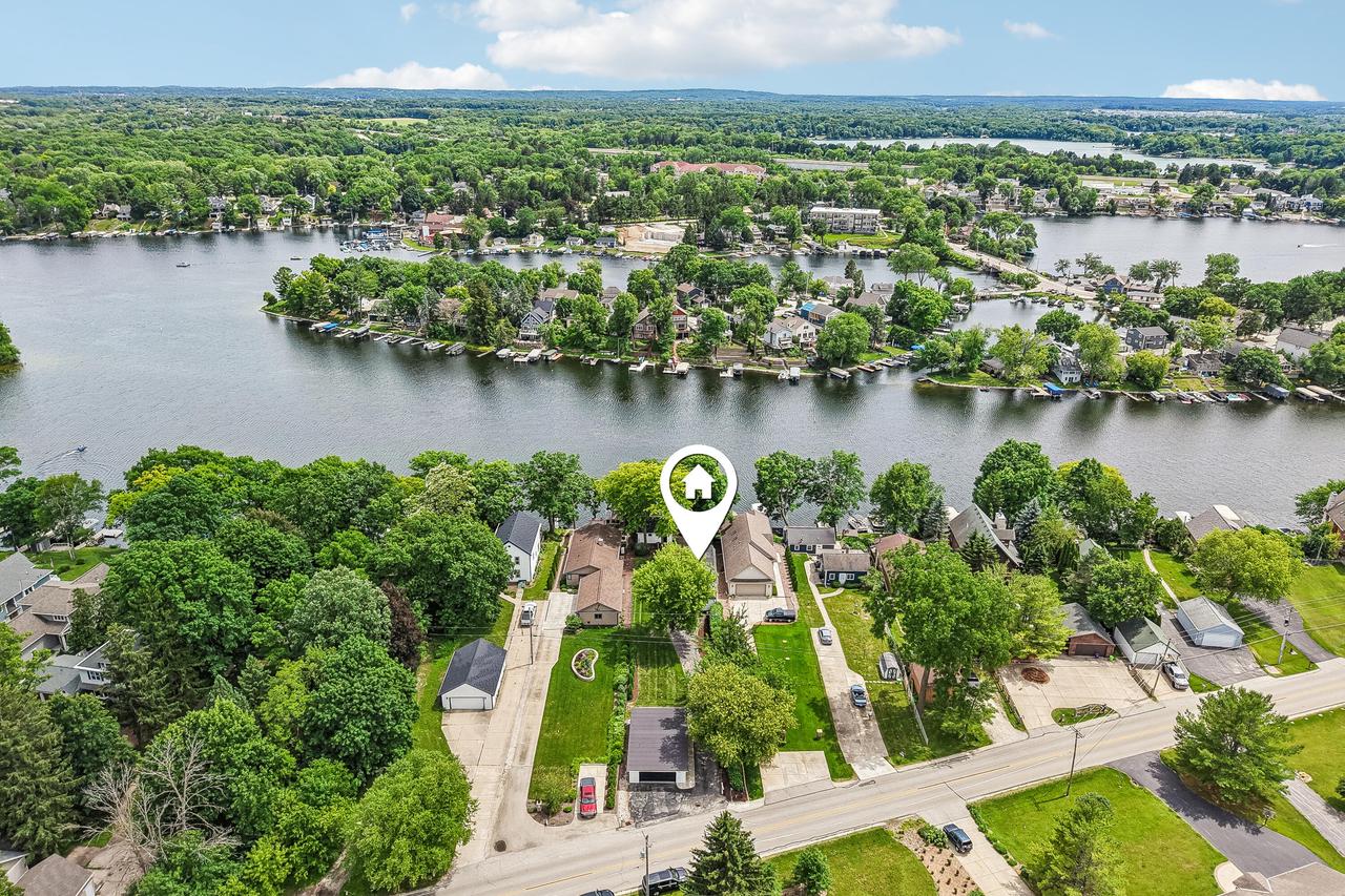 W351N5464 Lake DRIVE