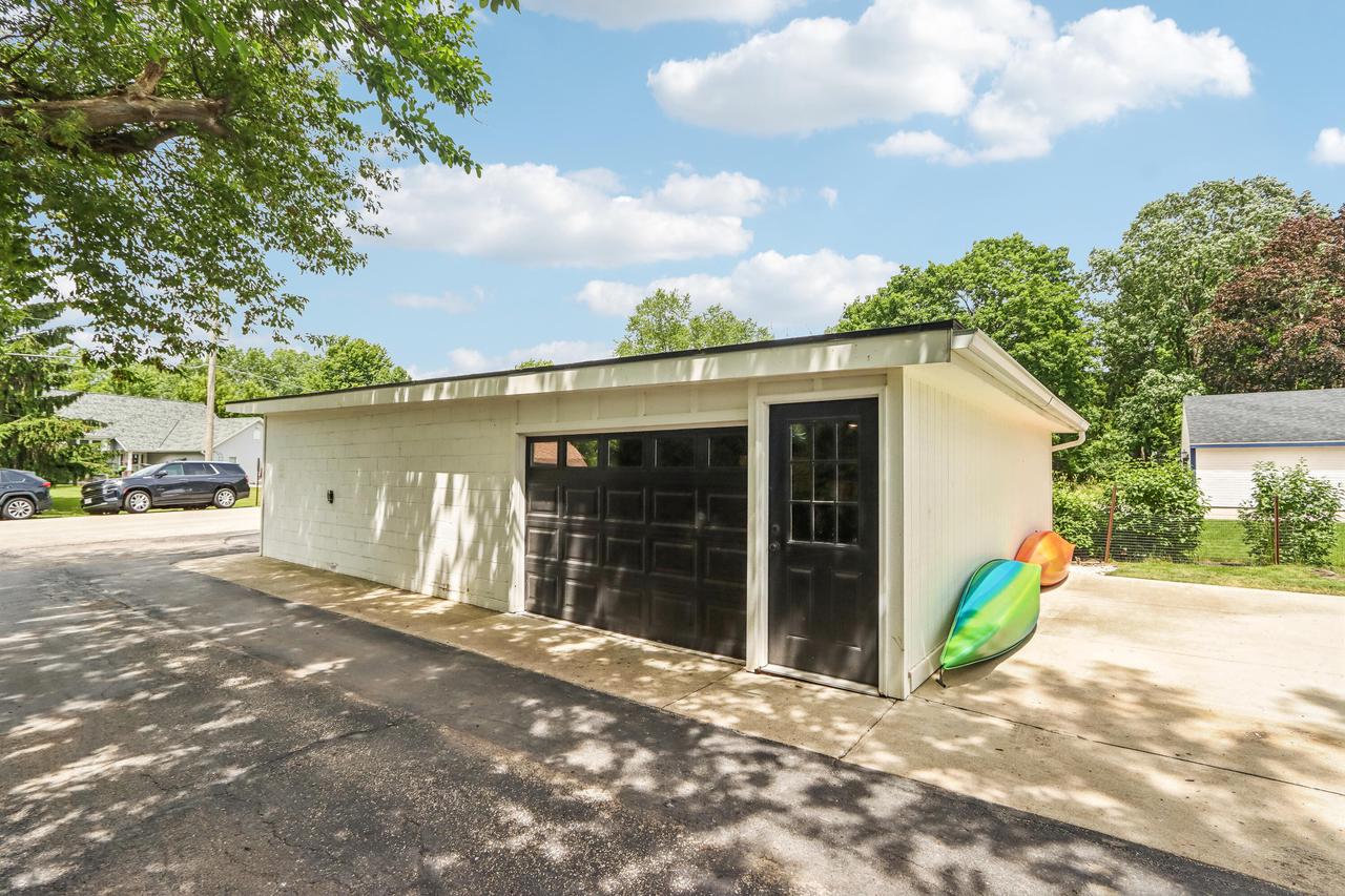 W351N5464 Lake DRIVE