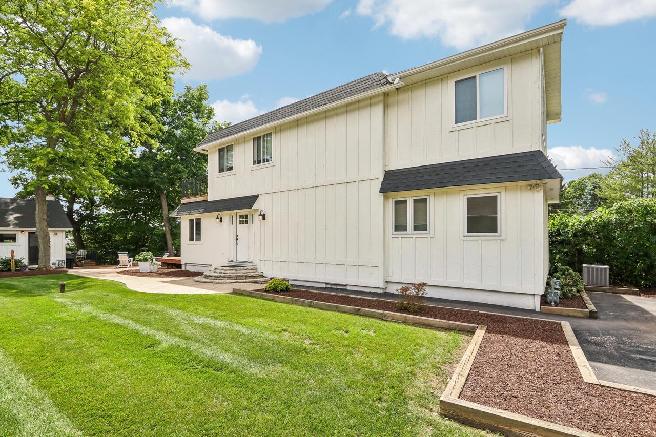 W351N5464 Lake DRIVE
