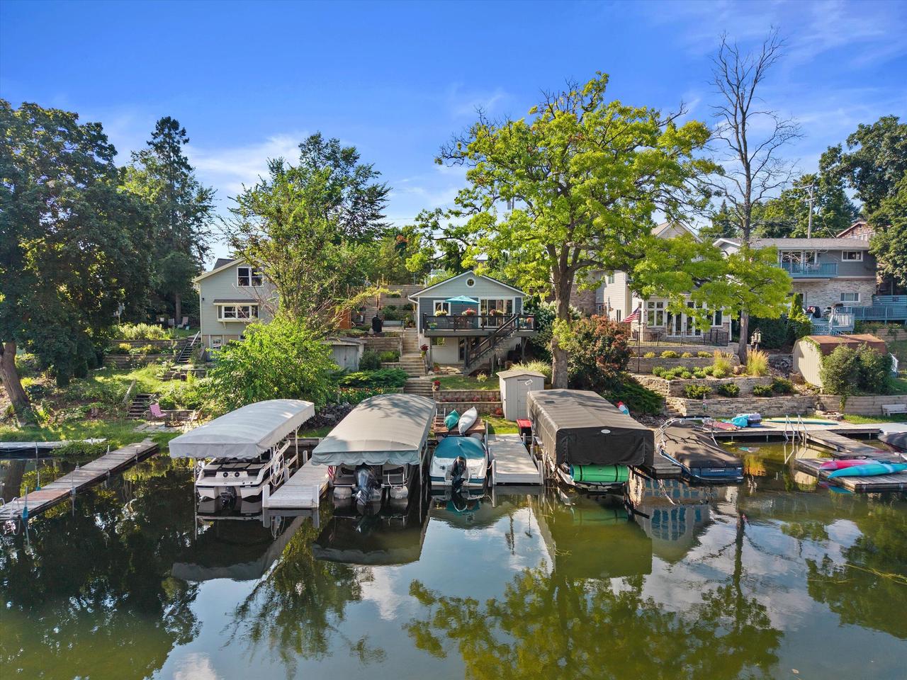 W352N5282 Lake DRIVE