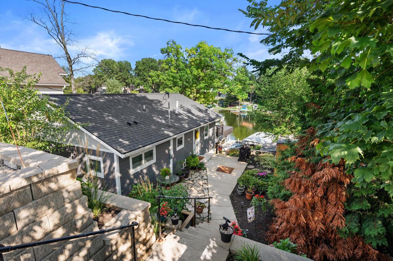 W352N5282 Lake DRIVE