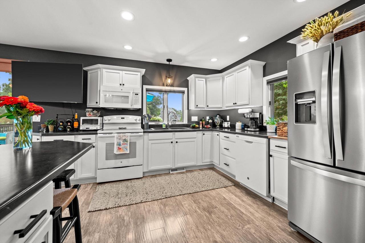W352N5282 Lake DRIVE