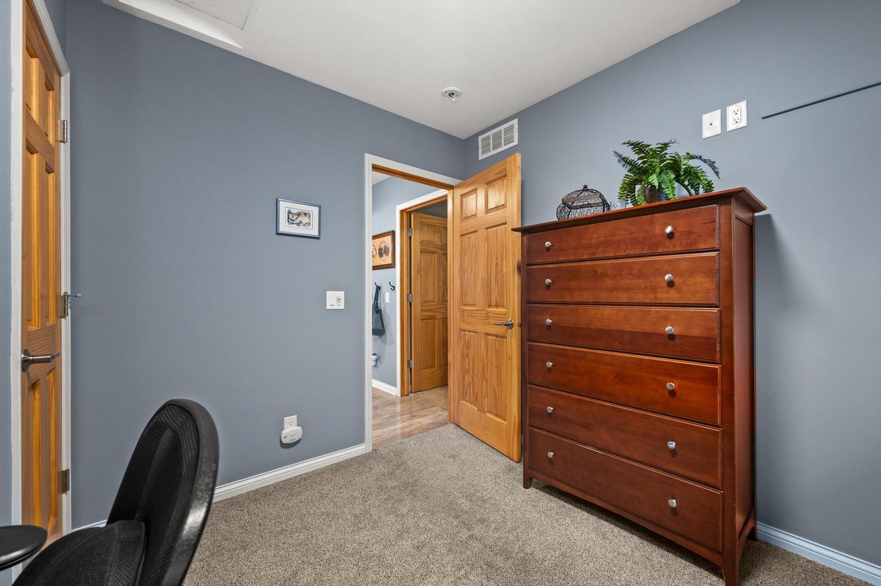 W352N5282 Lake DRIVE