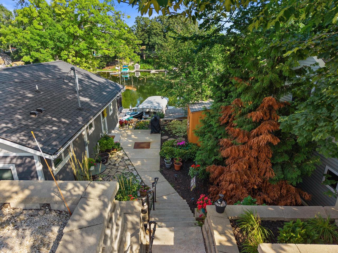 W352N5282 Lake DRIVE
