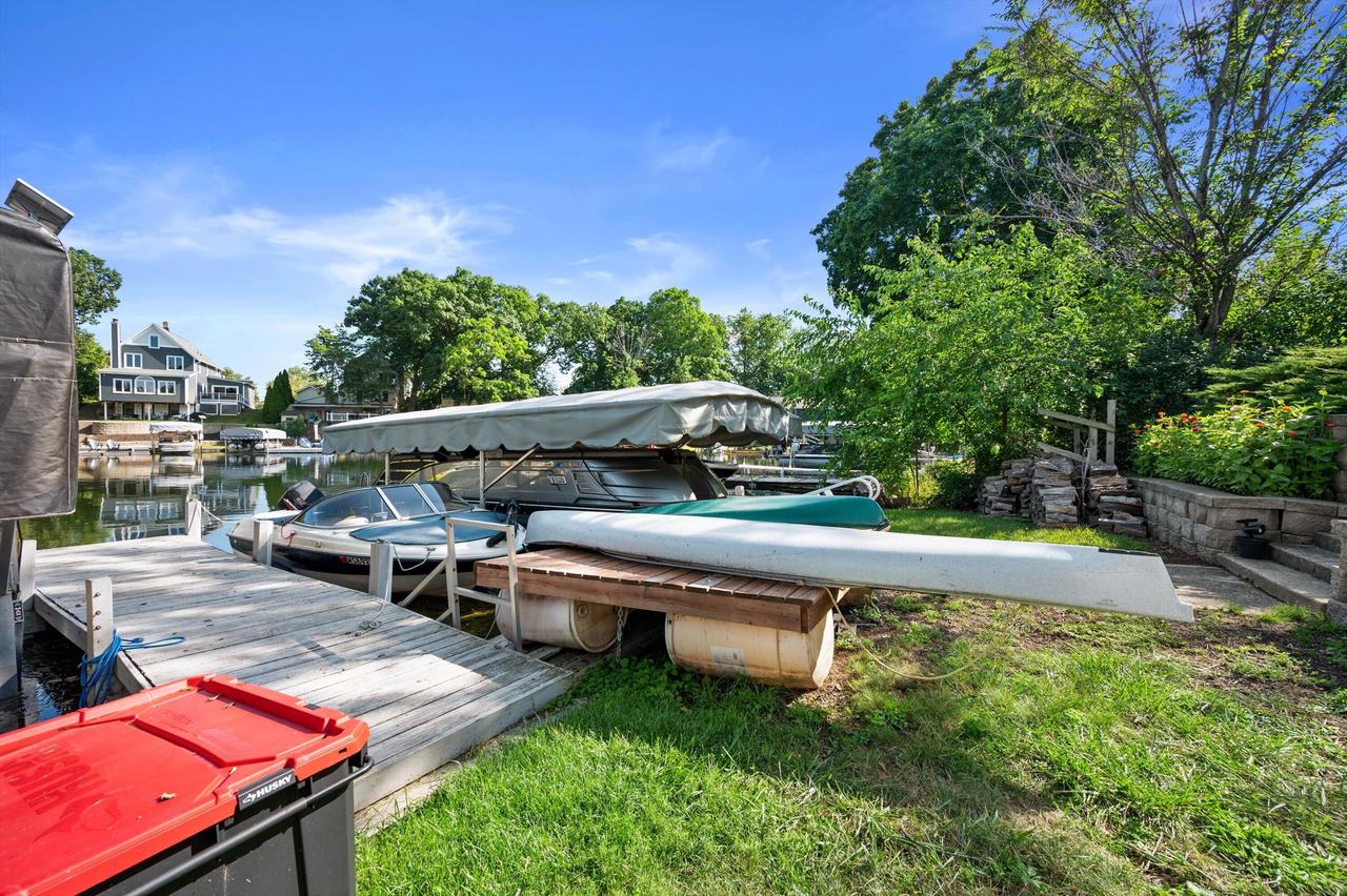 W352N5282 Lake DRIVE