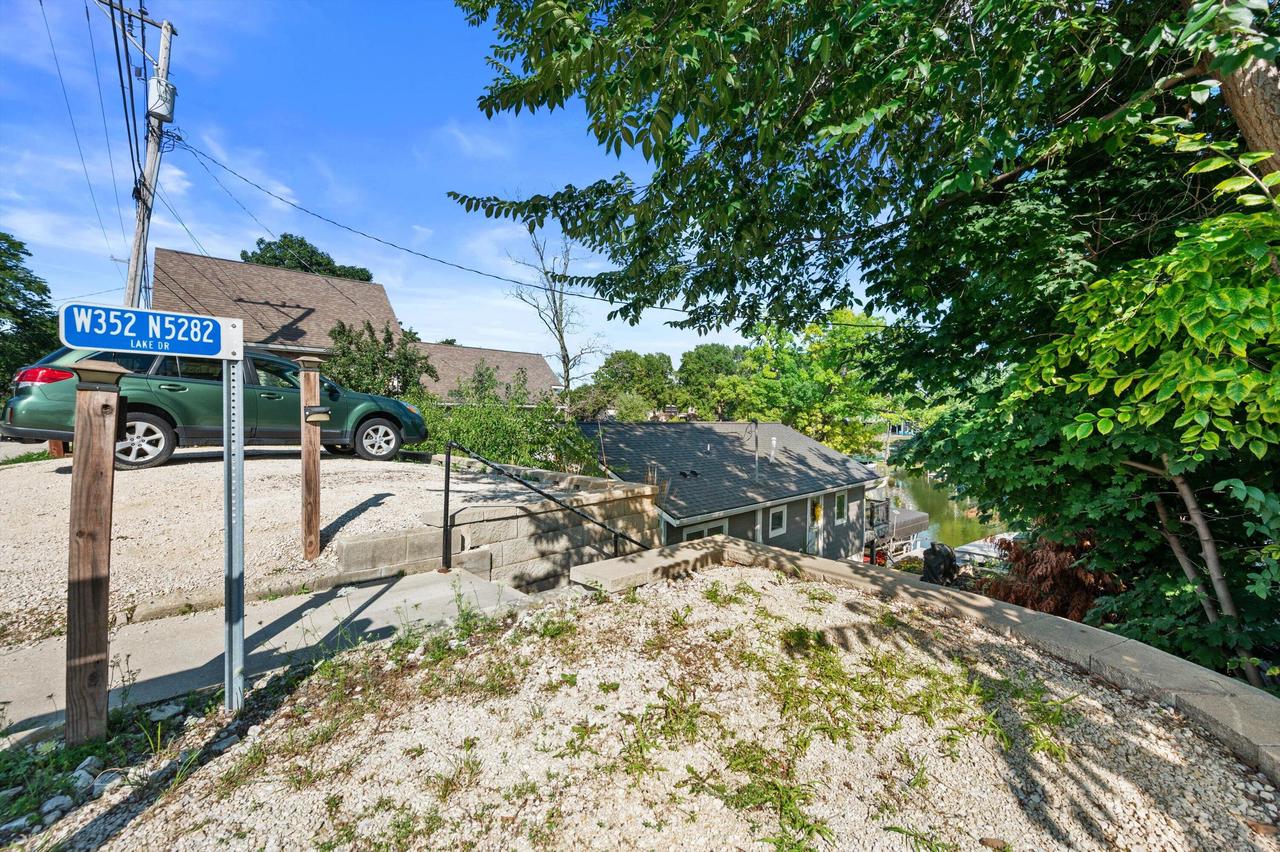 W352N5282 Lake DRIVE