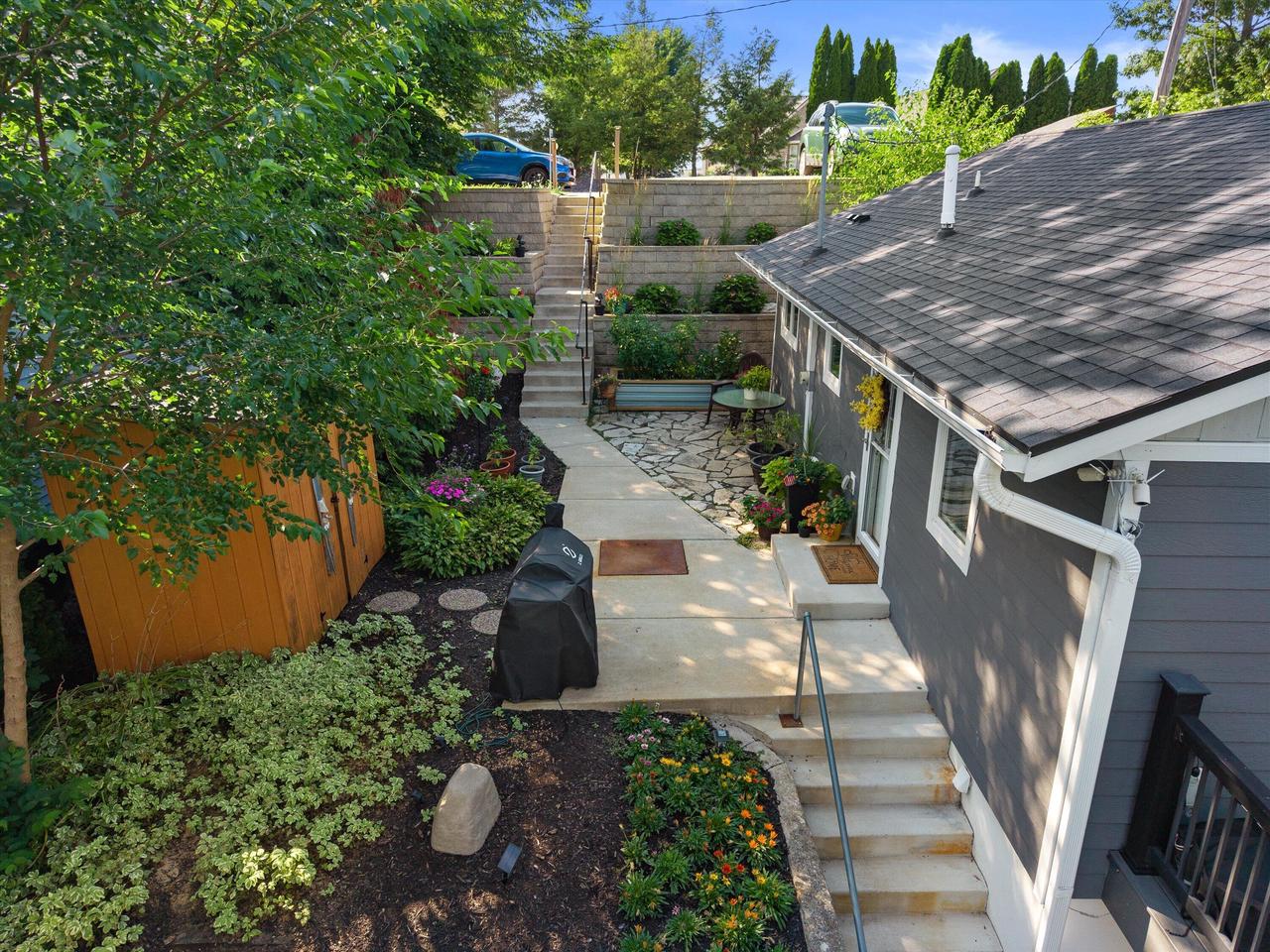 W352N5282 Lake DRIVE