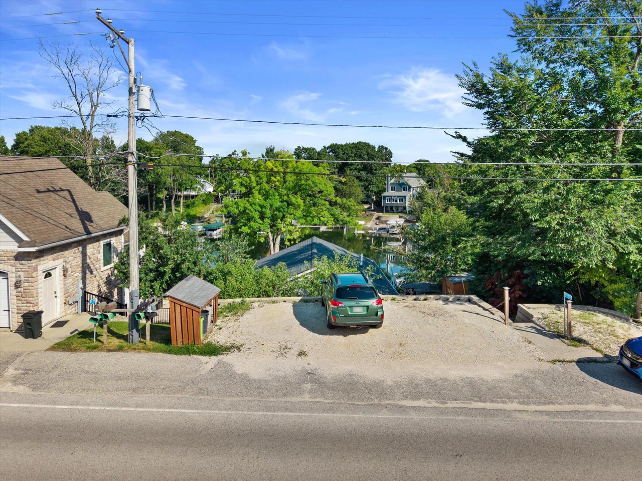 W352N5282 Lake DRIVE
