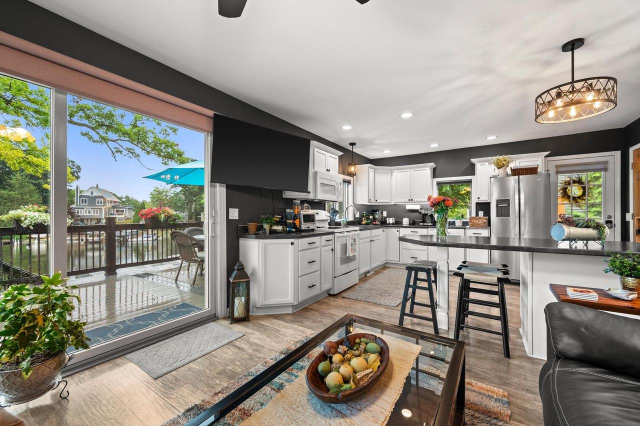 W352N5282 Lake DRIVE