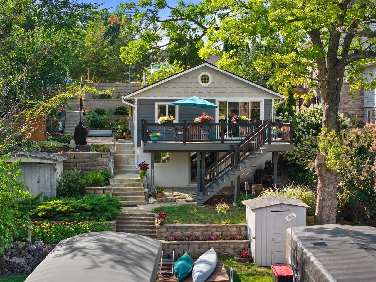 W352N5282 Lake DRIVE