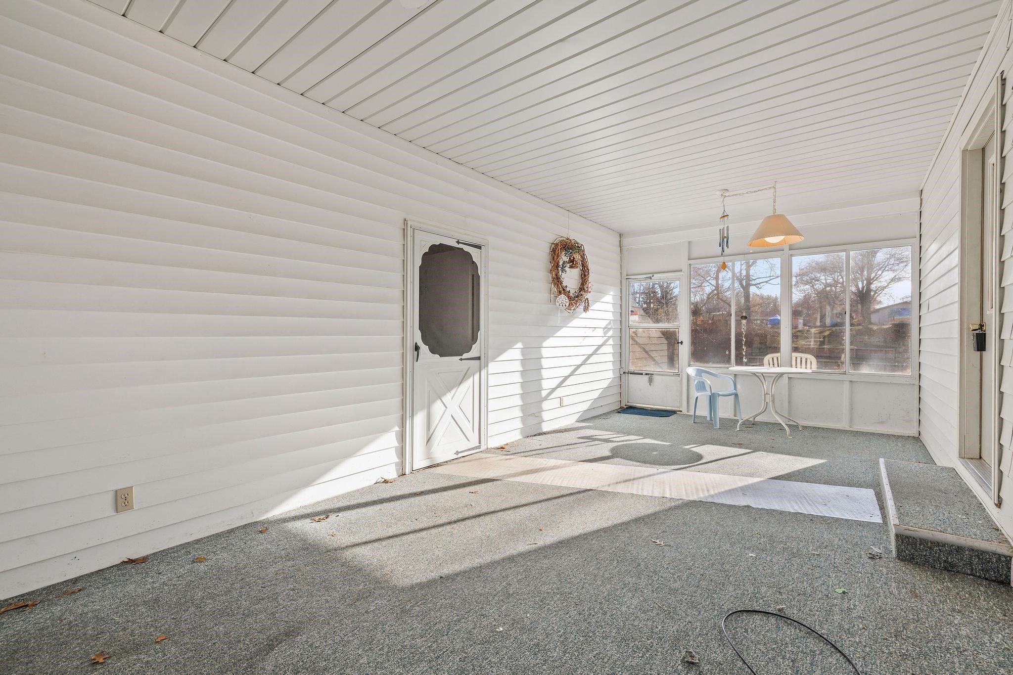 6717 Riverside Drive