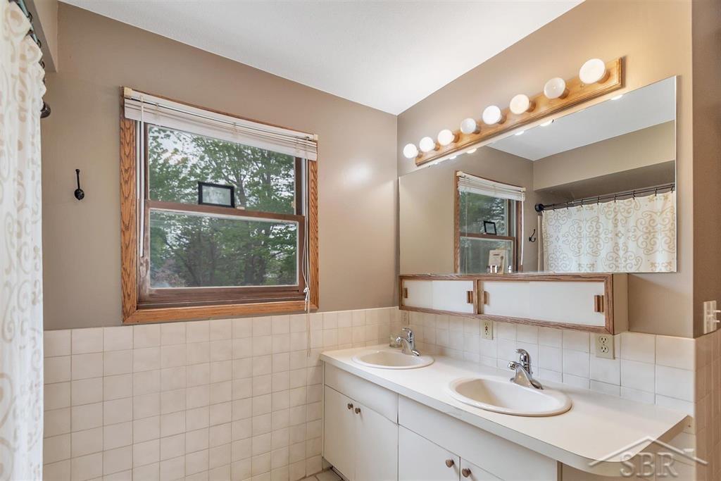 2500 Wood Court, Midland