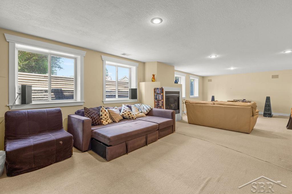 2961 Laurel Park