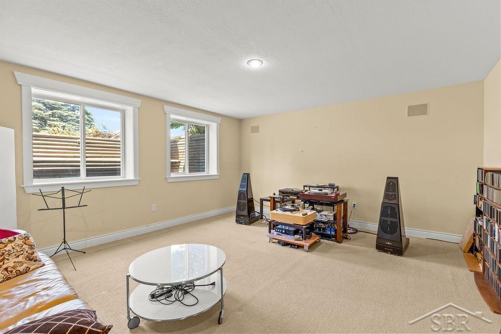 2961 Laurel Park