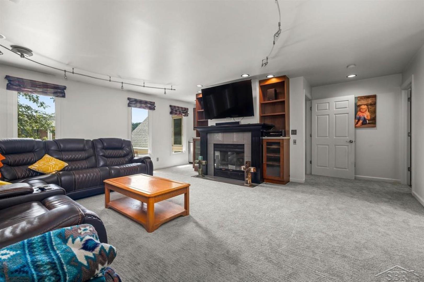 5004 Warblers Way