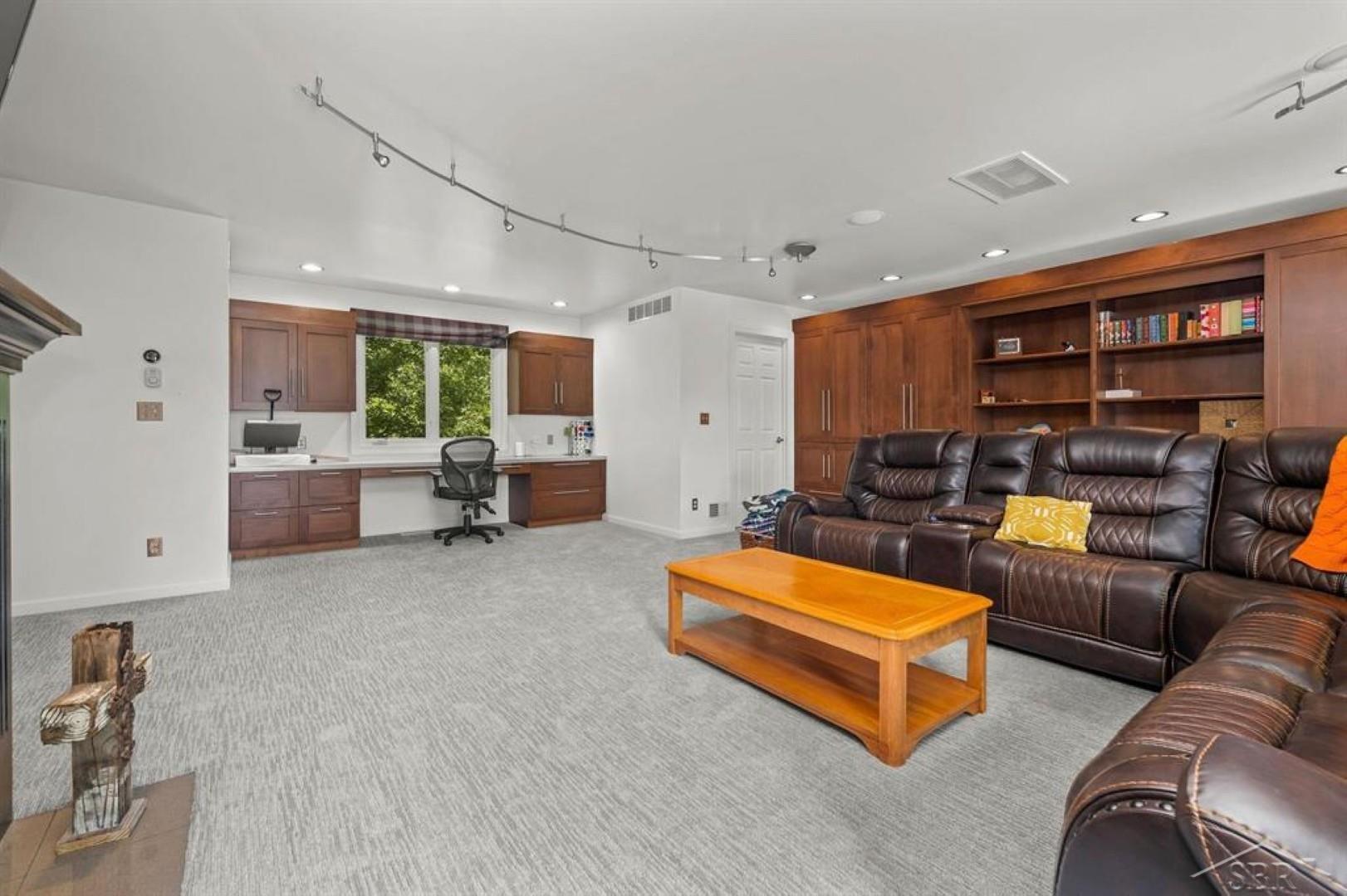 5004 Warblers Way