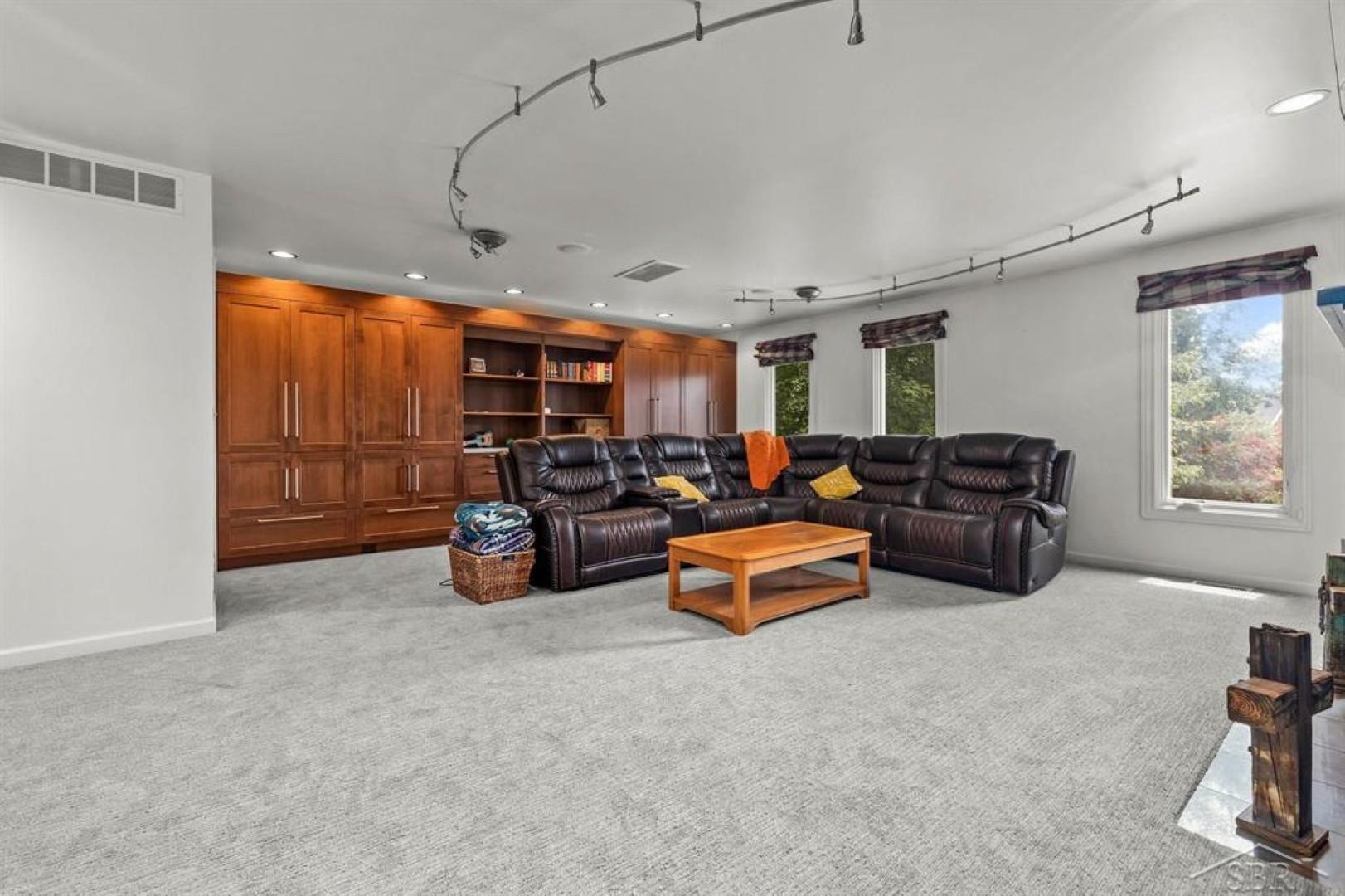 5004 Warblers Way