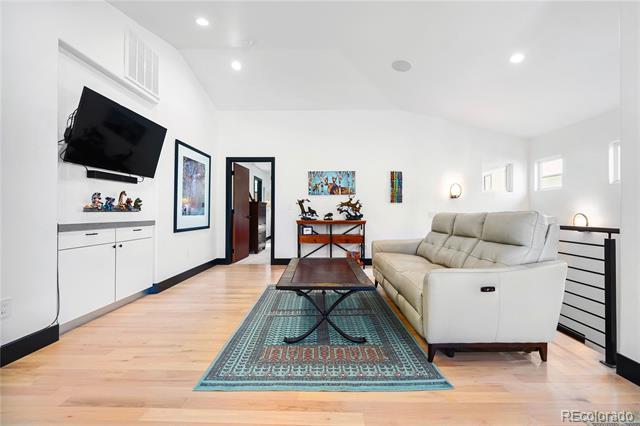 322 Steele Street