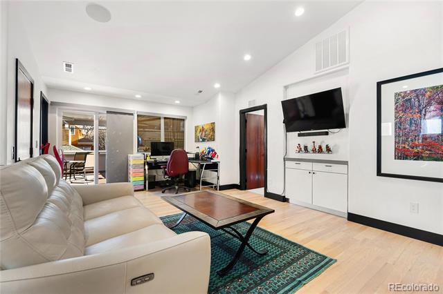 322 Steele Street