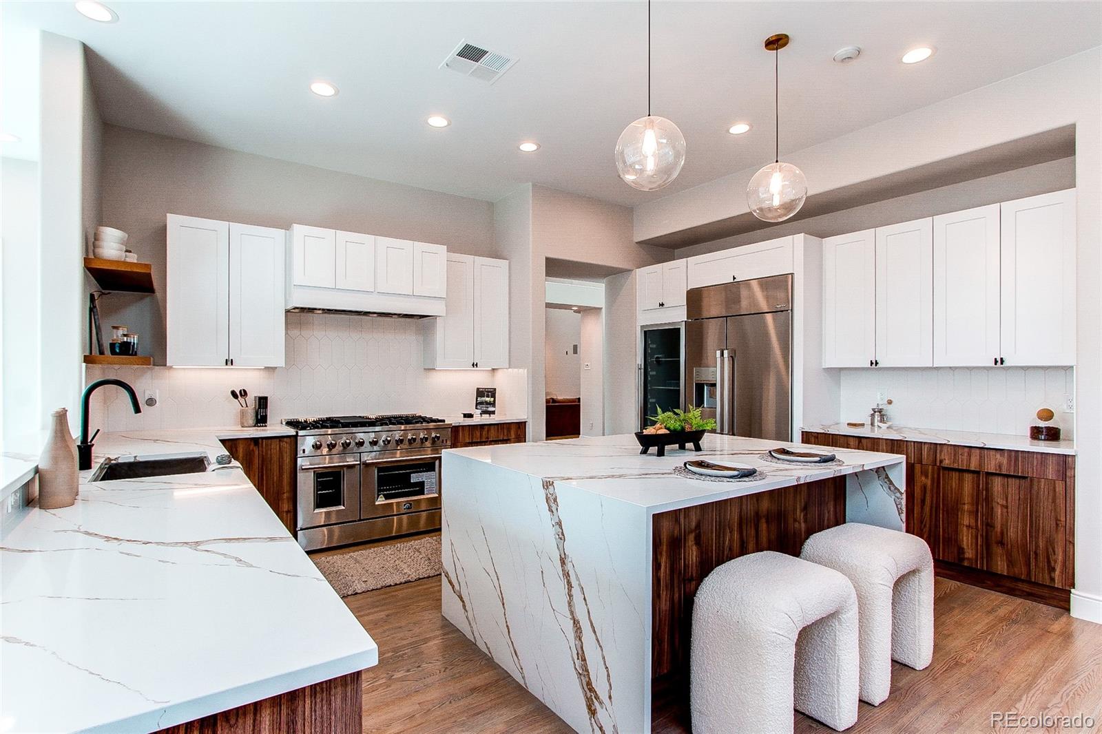 400 S Steele Street Unit: 16