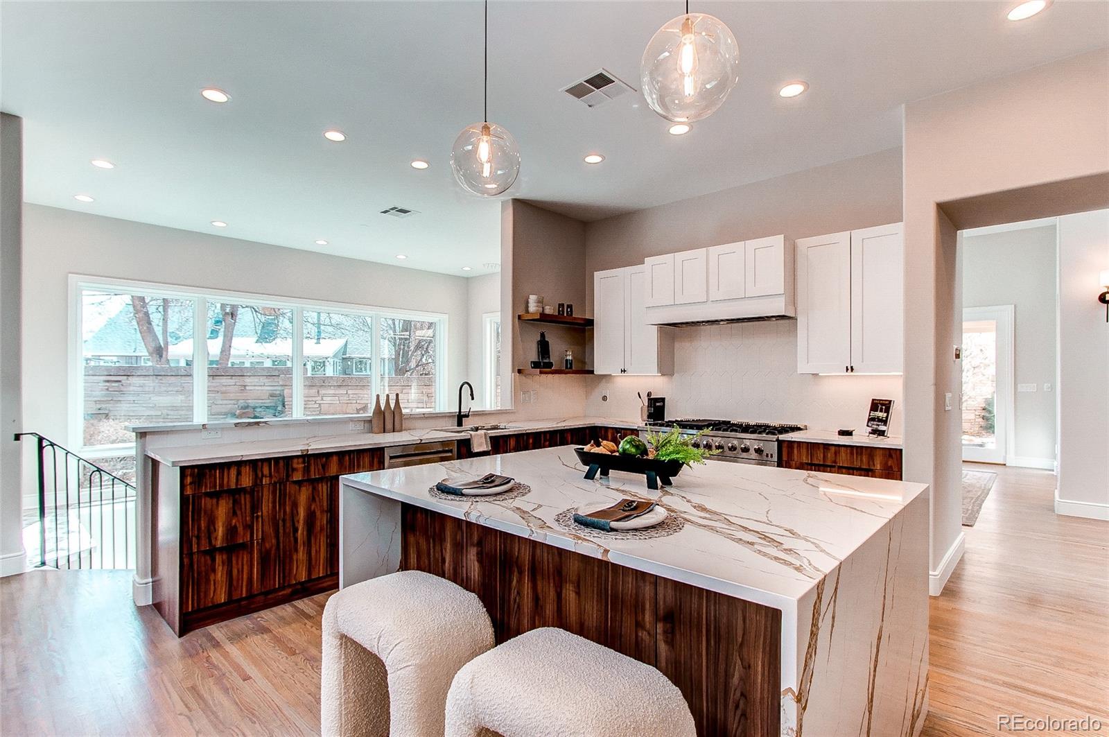 400 S Steele Street Unit: 16