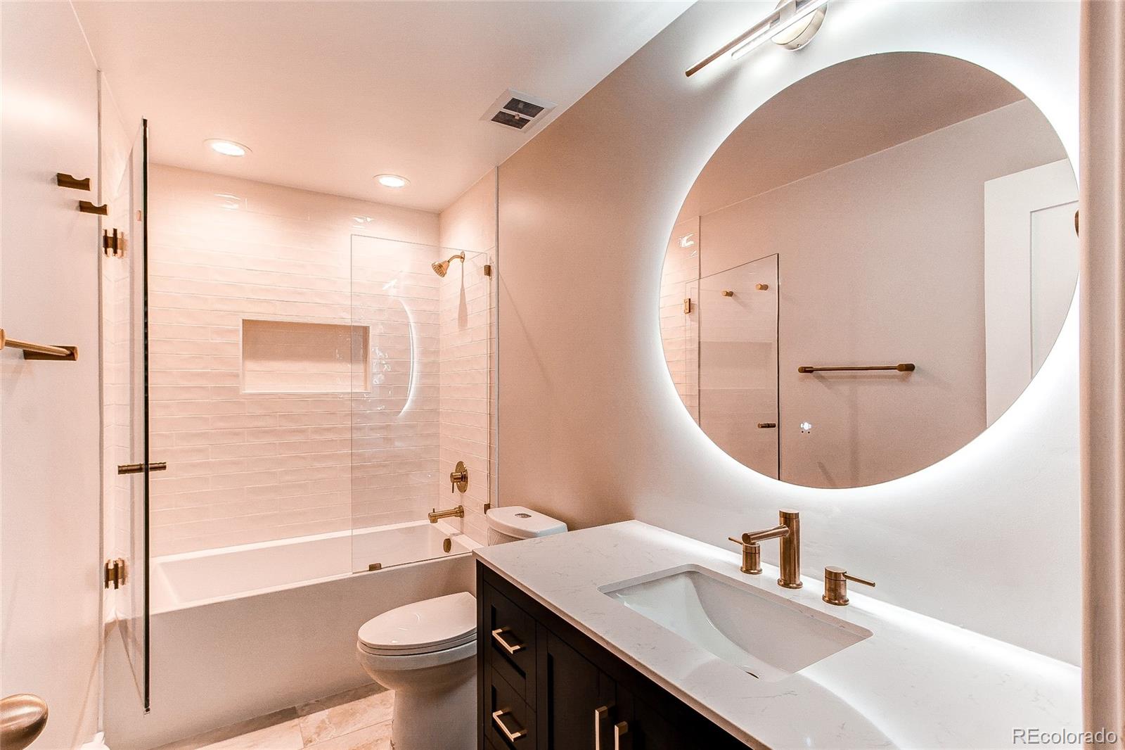 400 S Steele Street Unit: 16