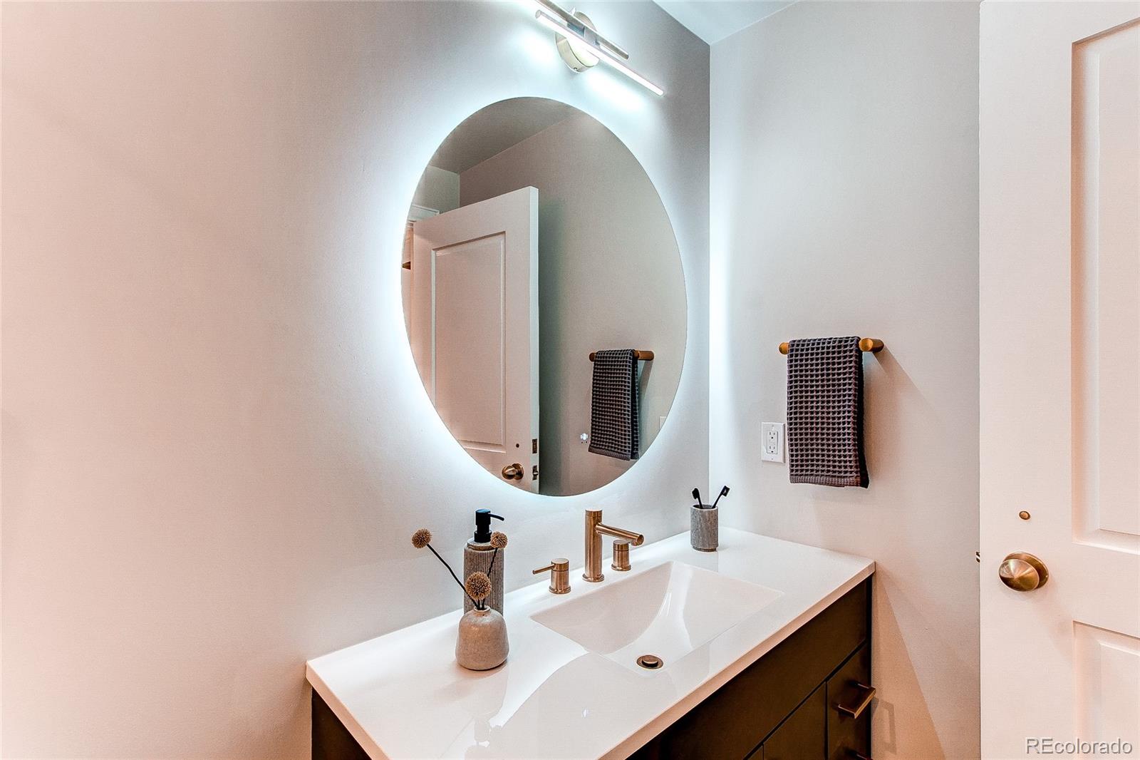 400 S Steele Street Unit: 16