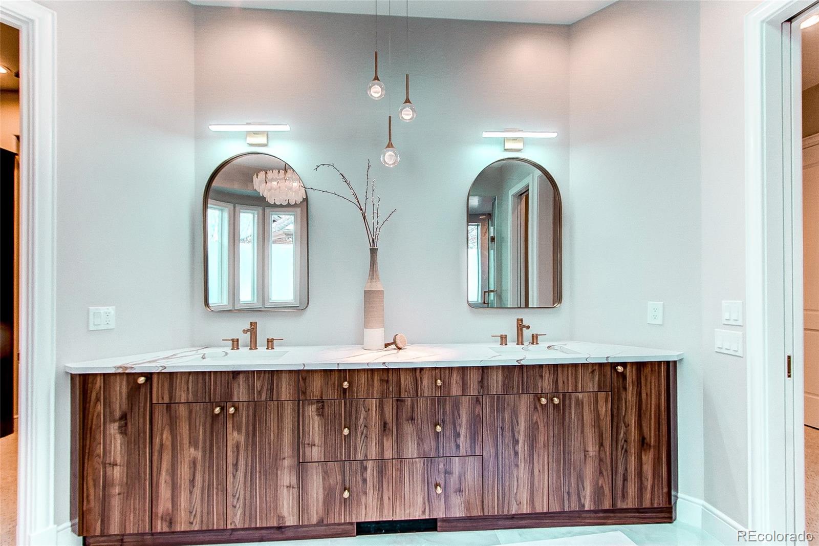 400 S Steele Street Unit: 16