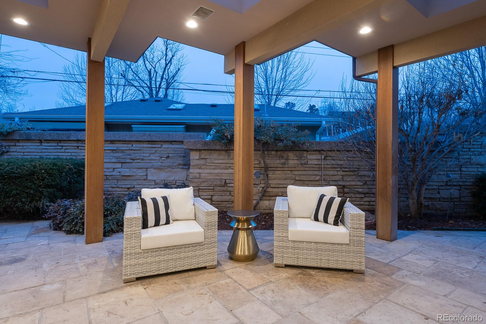 400 S Steele Street Unit: 16