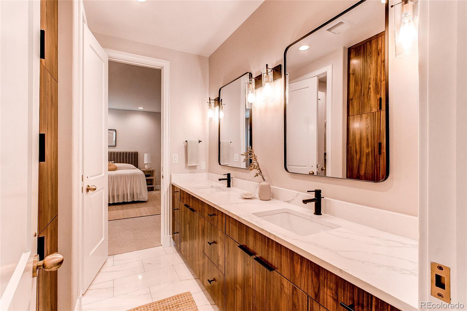 400 S Steele Street Unit: 16