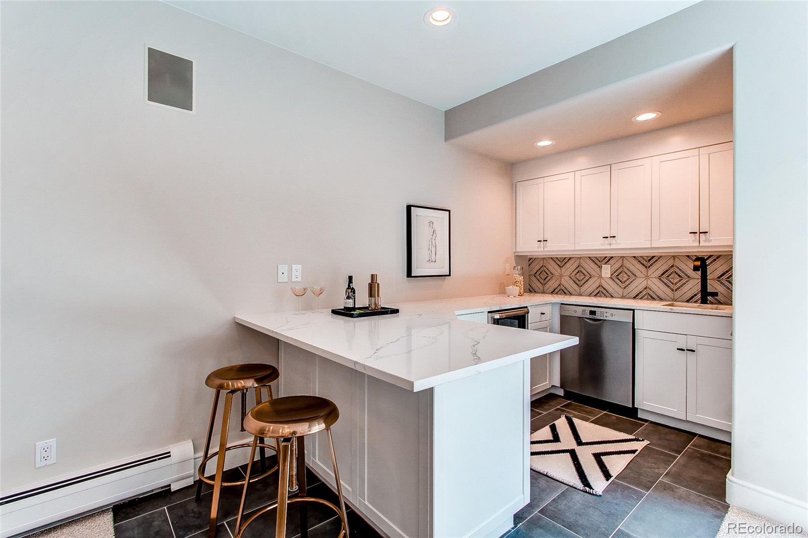 400 S Steele Street Unit: 16