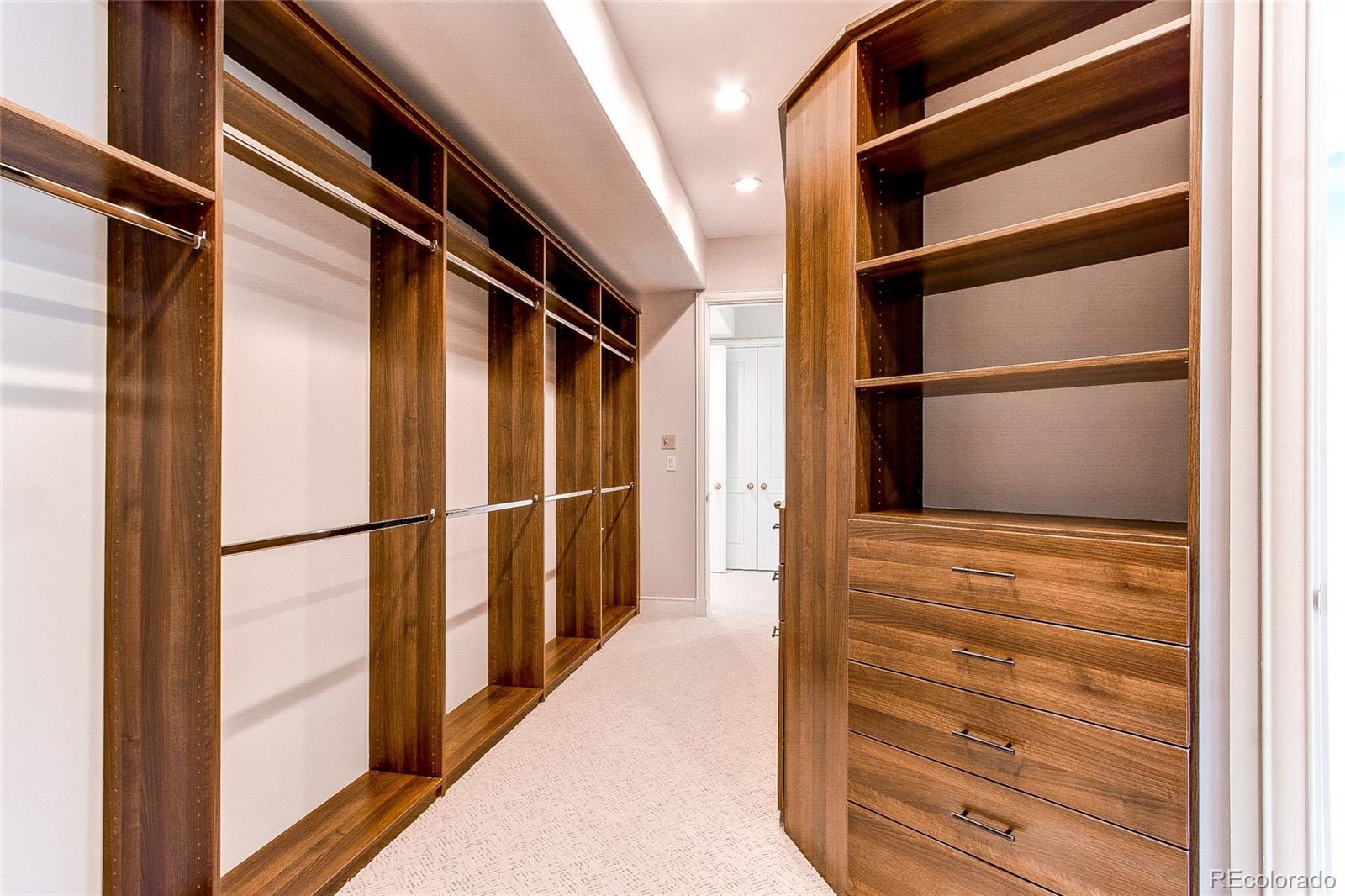 400 S Steele Street Unit: 16