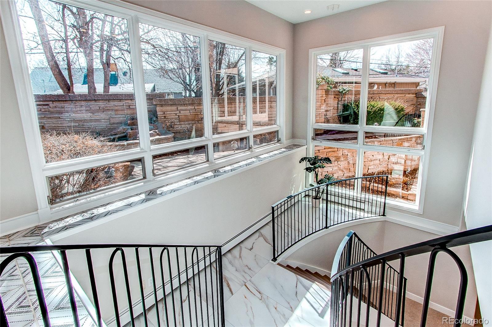 400 S Steele Street Unit: 16