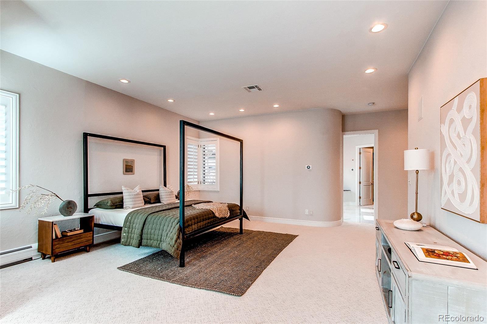 400 S Steele Street Unit: 16