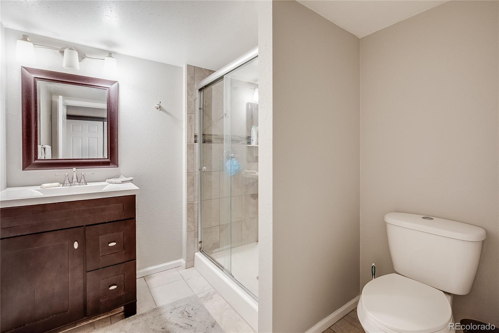 6708 S Niagara Court