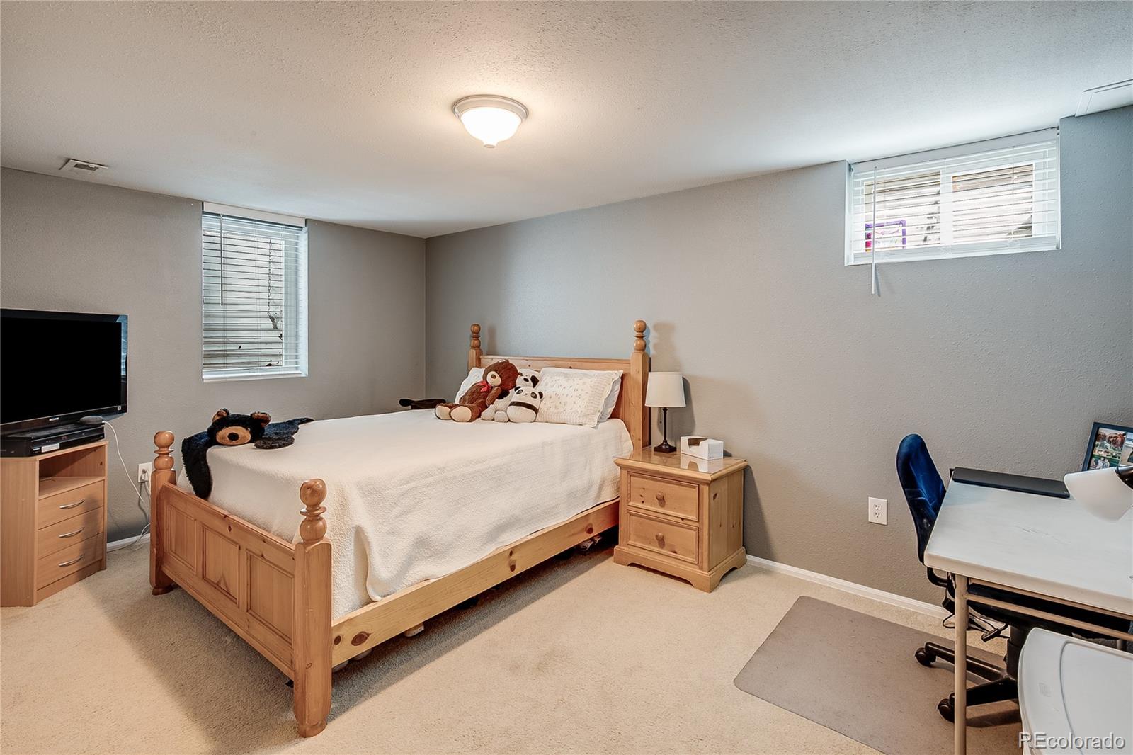 6708 S Niagara Court