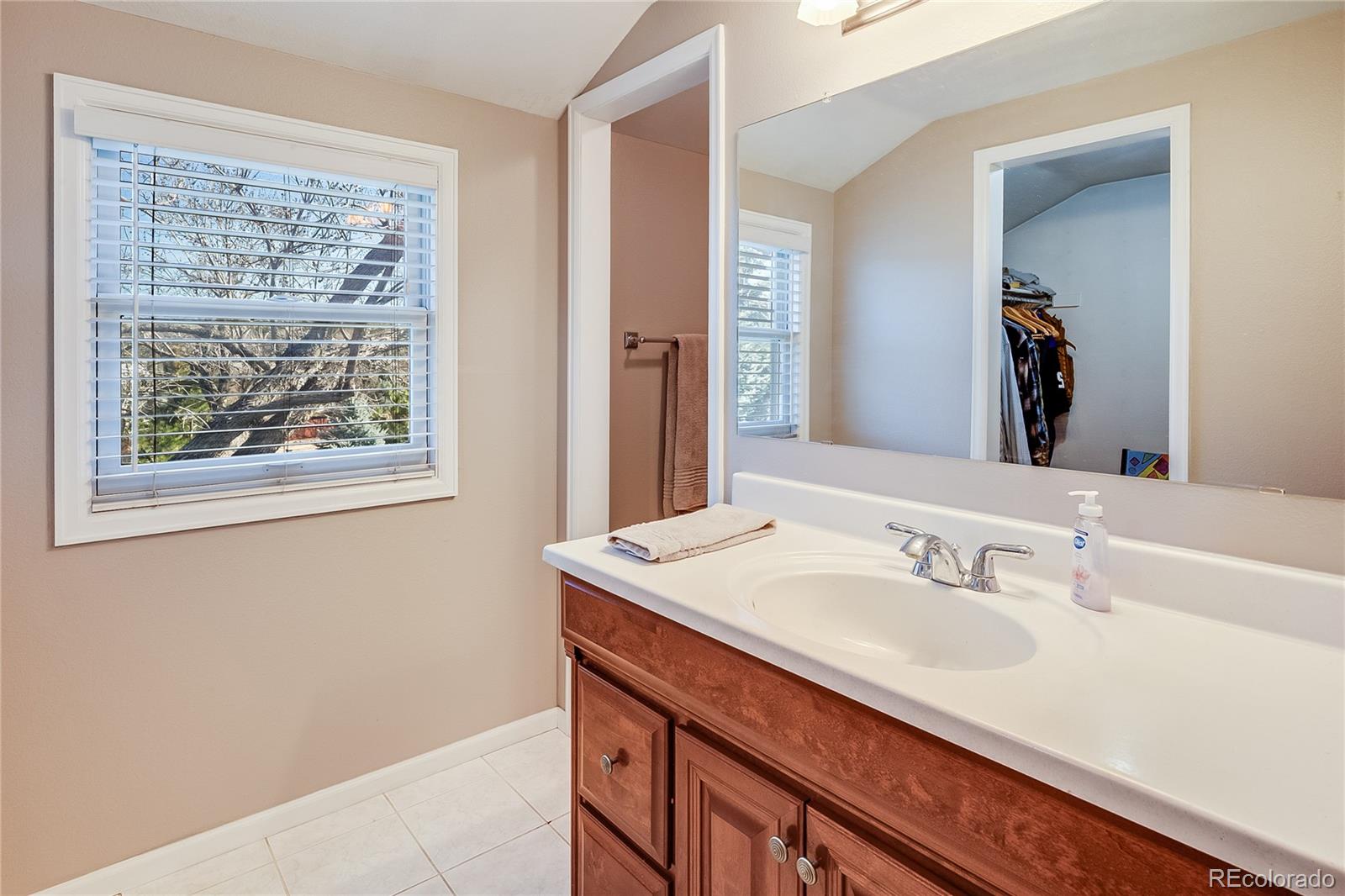 6708 S Niagara Court