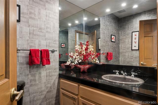 2777 S Elmira Street Unit: 17